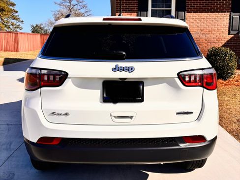 Used 2017 Jeep Compass Latitude image 8