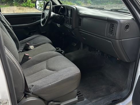 Used 2004 Chevrolet Silverado 2500 W/T RWD image 11