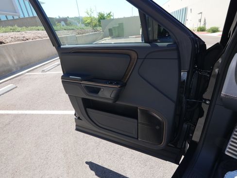 Used 2026 Rivian R1T Premium image 23