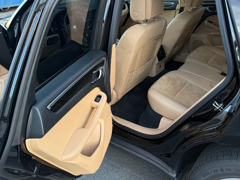 Used 2018 Porsche Macan Sport Edition image 19