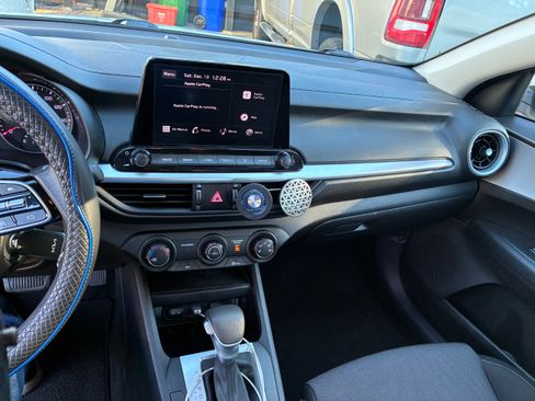 Used 2024 Kia Forte LXS w/ LXS Technology Package image 9