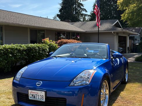 Used 2004 Nissan 350Z Touring RWD image 1