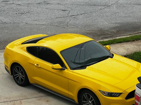 Used 2016 Ford Mustang Premium image 2