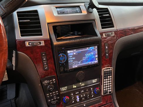 Used 2007 Cadillac Escalade ESV AWD w/ Information Package image 20