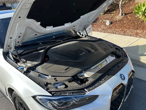 Used 2022 BMW i4 eDrive40 image 11