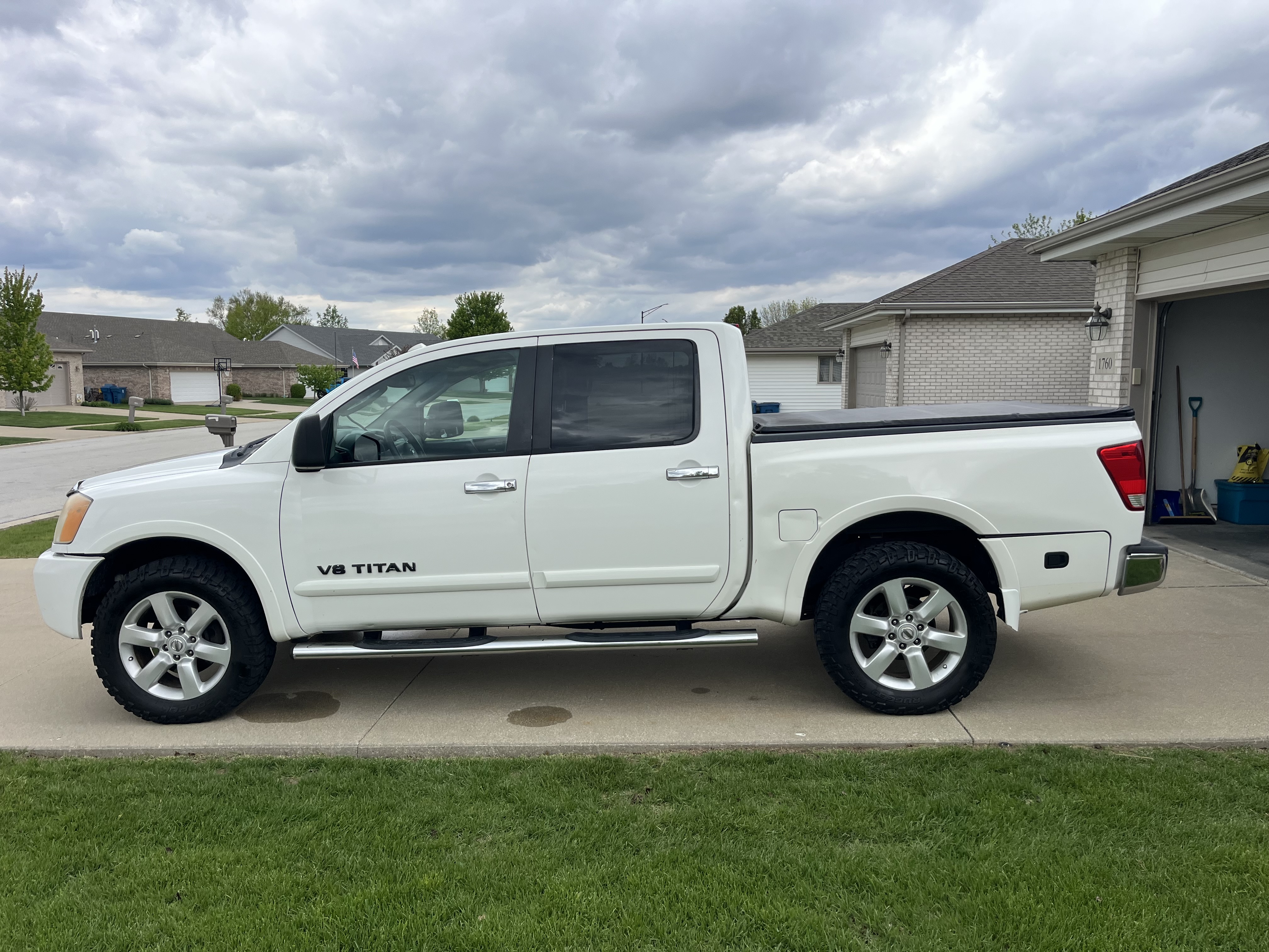 Used 2010 Nissan Titan XE AWD/4WD image 4