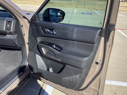 Used 2023 Nissan Pathfinder Platinum w/ Cargo Package image 22