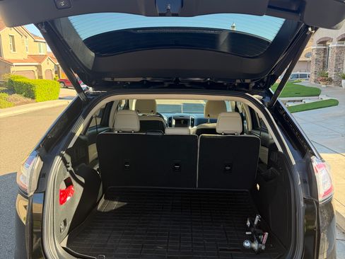 Used 2018 Ford Edge Titanium w/ Equipment Group 301A image 10