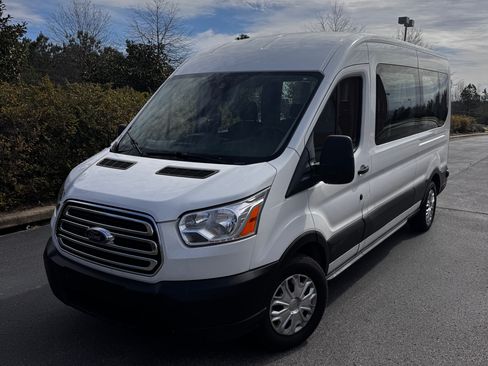Used 2019 Ford Transit 350 XLT image 5