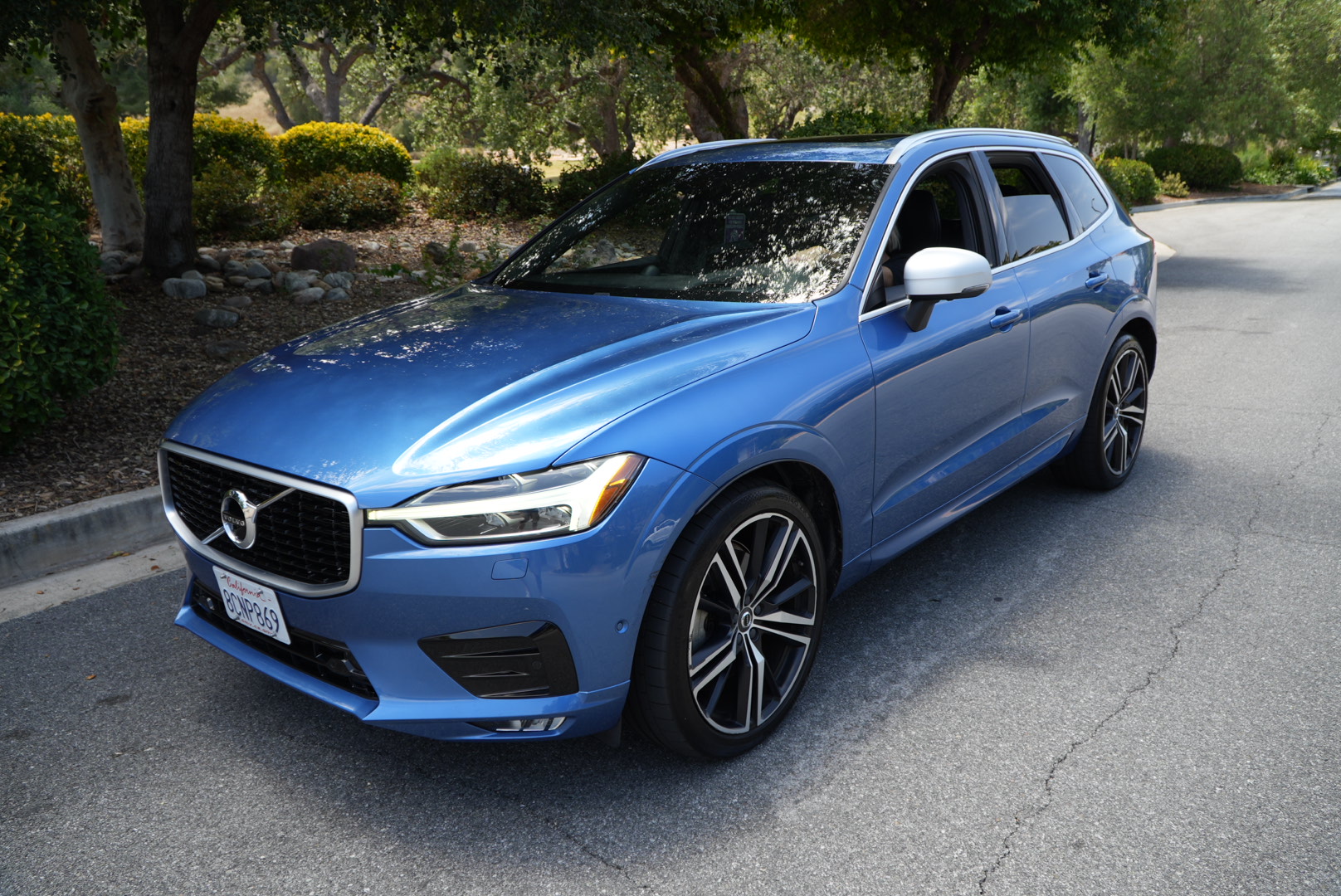 Used 2018 Volvo XC60 T6 R-Design w/ Convenience Package AWD/4WD image 1