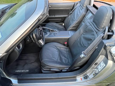 Used 2010 MAZDA MX-5 Miata Grand Touring w/ Premium Pkg RWD image 12
