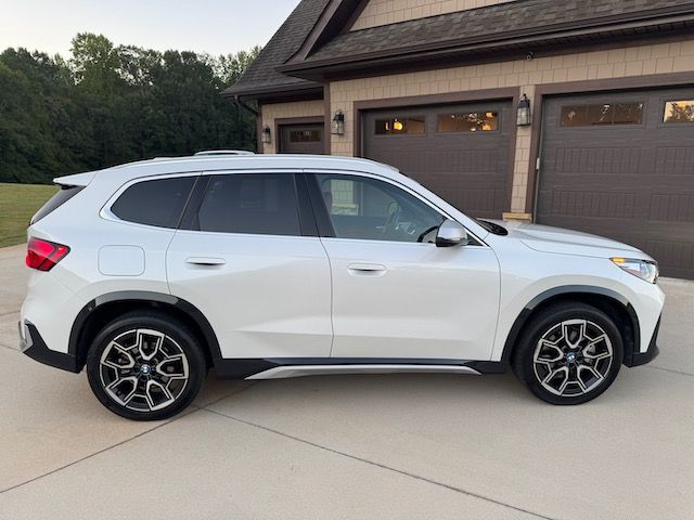 Used 2023 BMW X1 xDrive28i w/ Premium Package AWD/4WD image 8