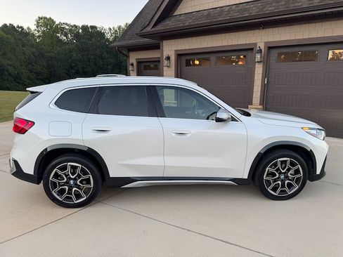 Used 2023 BMW X1 xDrive28i w/ Premium Package AWD/4WD image 8