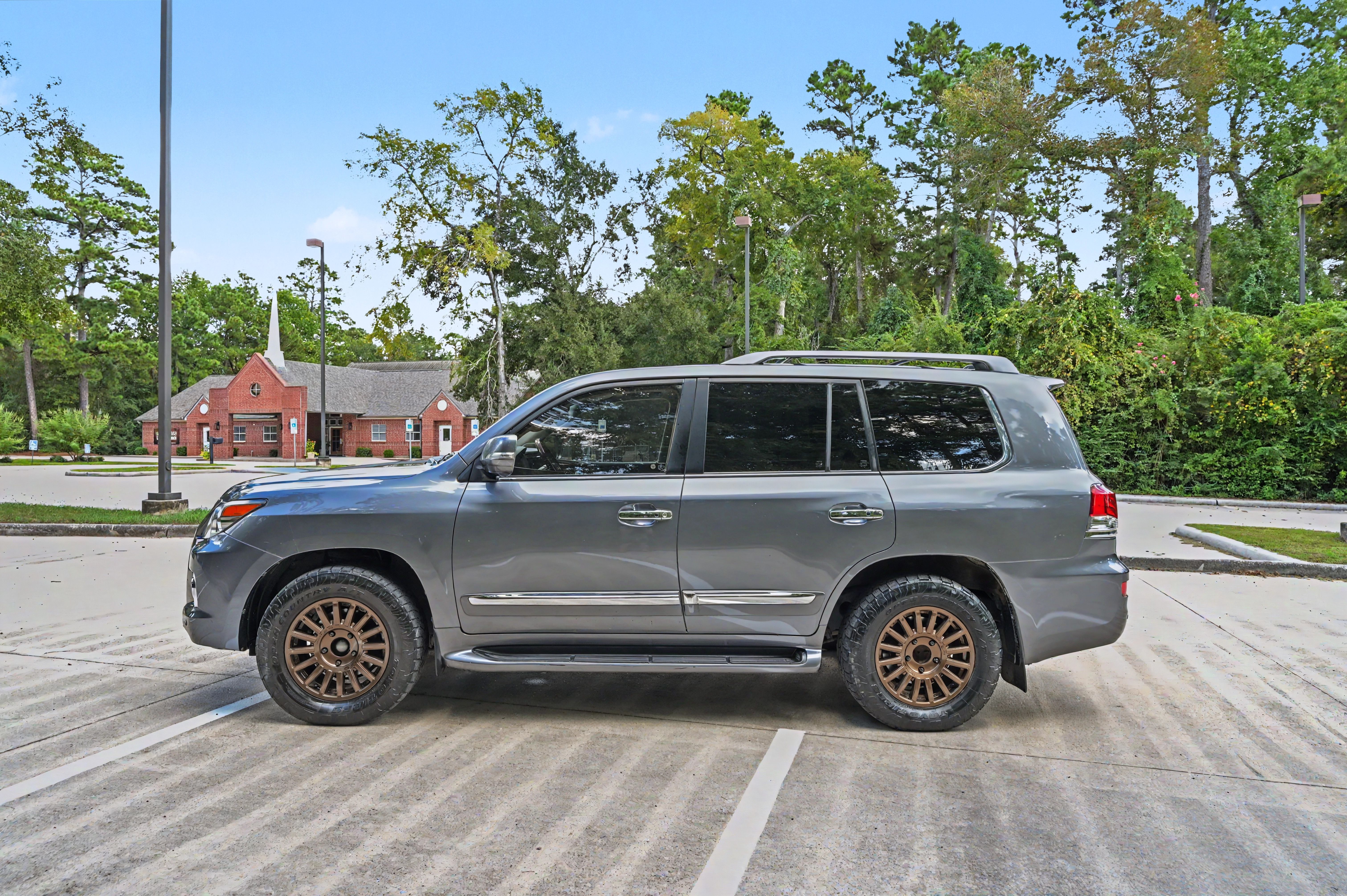 Used 2014 Lexus LX 570 4WD image 6