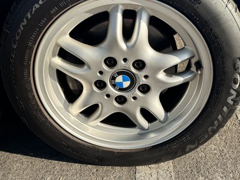 Used 1995 BMW 325i Convertible RWD image 22