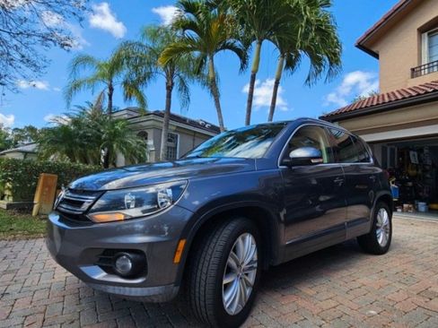 Used 2013 Volkswagen Tiguan SE image 1
