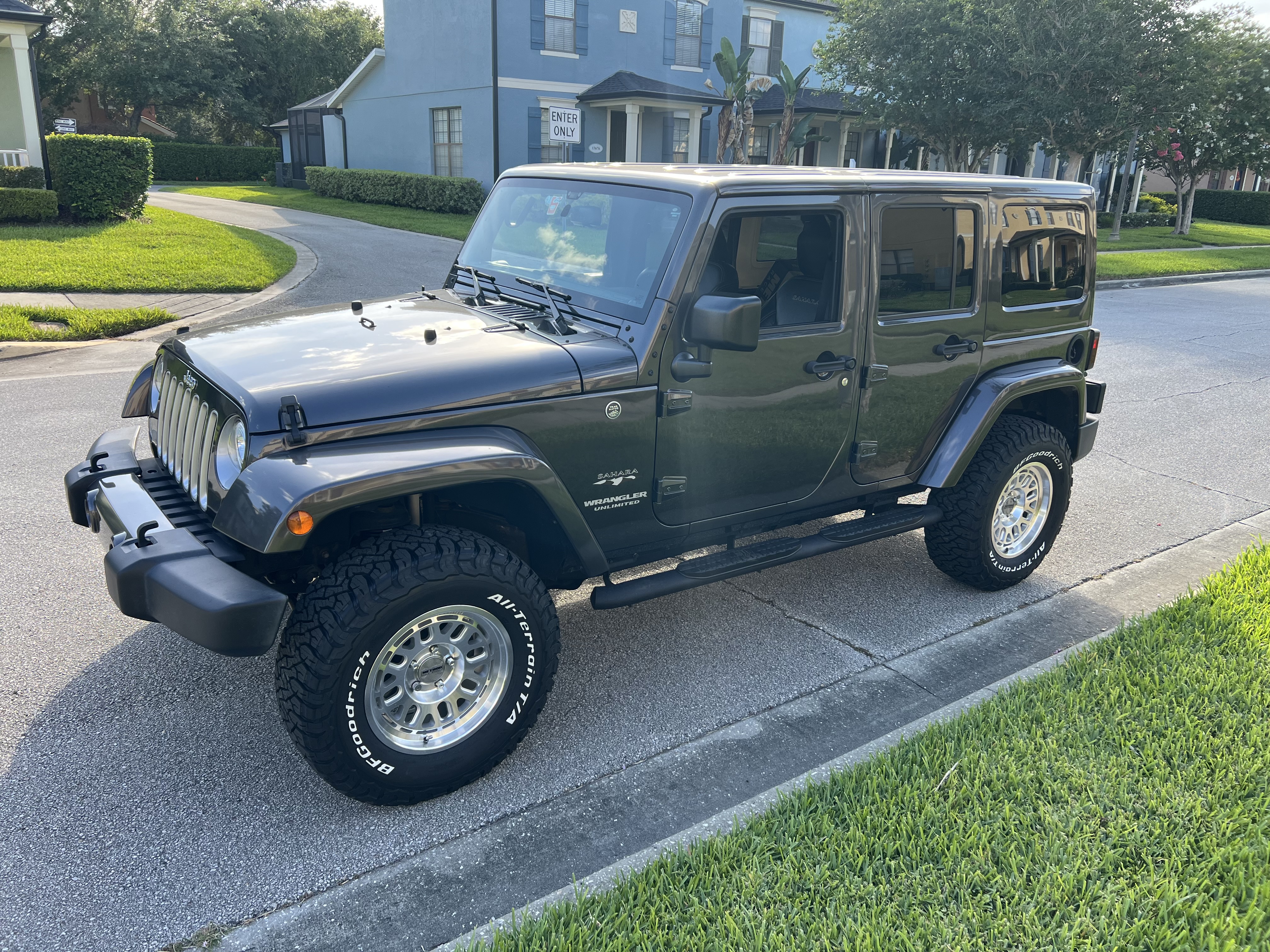 Used 2017 Jeep Wrangler Unlimited Sahara w/ Connectivity Group AWD/4WD image 15