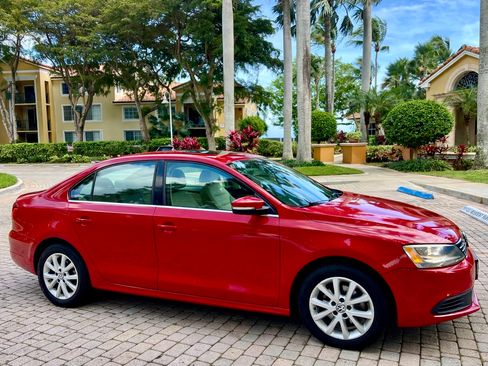 Used 2013 Volkswagen Jetta SE image 2