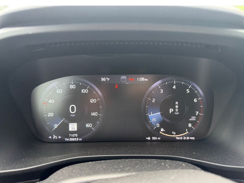 Used 2020 Volvo XC40 T5 Momentum w/ Protection Package Premier AWD/4WD image 11