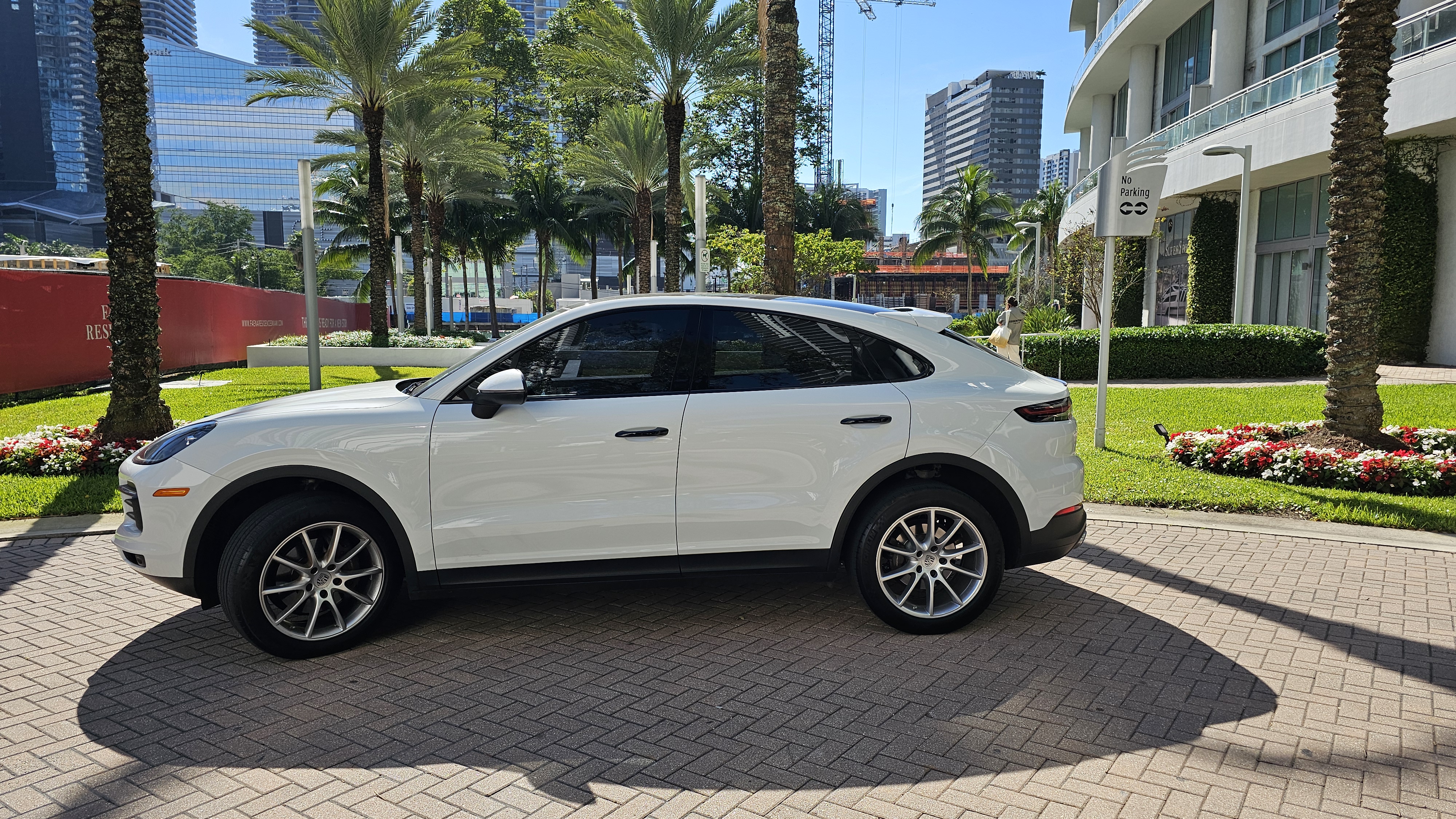 Used 2020 Porsche Cayenne AWD/4WD image 1