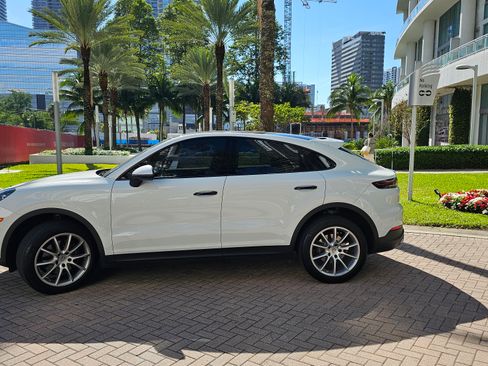 Used 2020 Porsche Cayenne AWD/4WD image 1