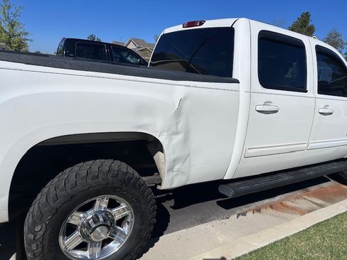 Used 2009 GMC Sierra 2500 SLT w/ Suspension Package, Off-Road image 8