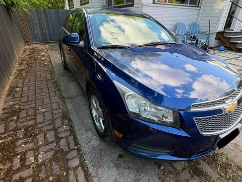 Used 2013 Chevrolet Cruze LT FWD image 1