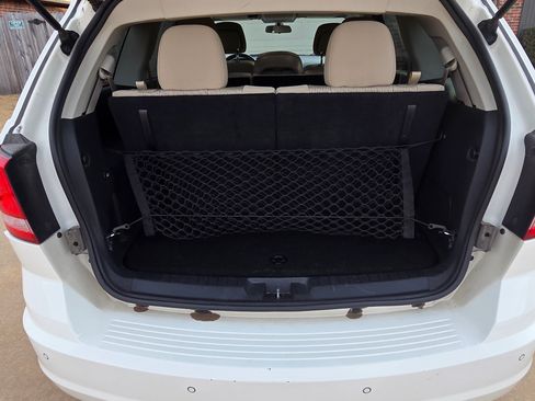 Used 2011 Dodge Journey Mainstreet w/ Safe & Sound Group image 9