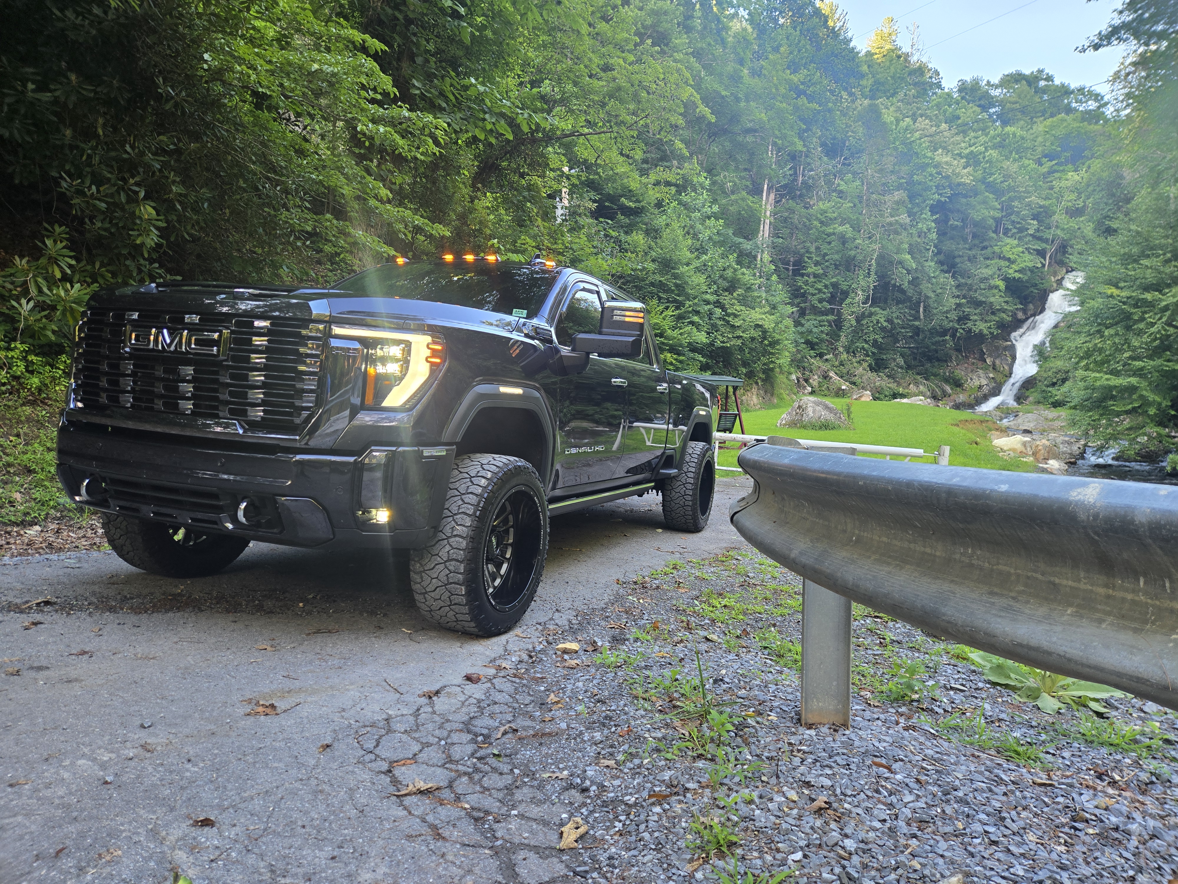 Used 2024 GMC Sierra 3500 Denali Ultimate AWD/4WD image 11