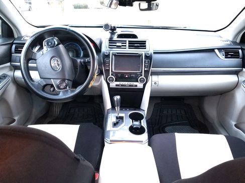 Used 2014 Toyota Camry XLE w/ Convenience Package FWD image 12