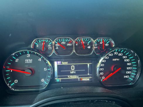 Used 2015 Chevrolet Suburban LT RWD image 9