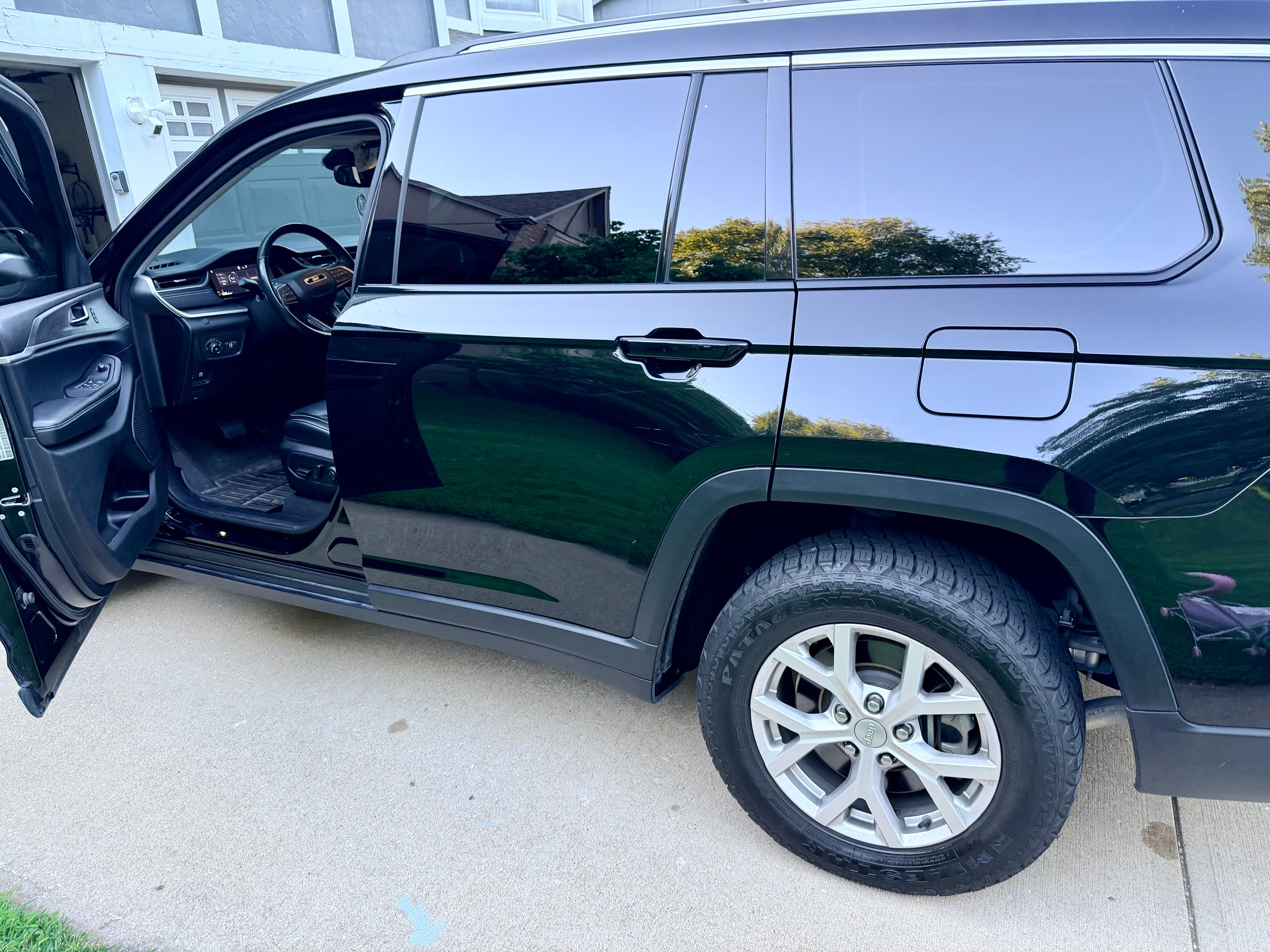 Used 2021 Jeep Grand Cherokee L Limited AWD/4WD image 2