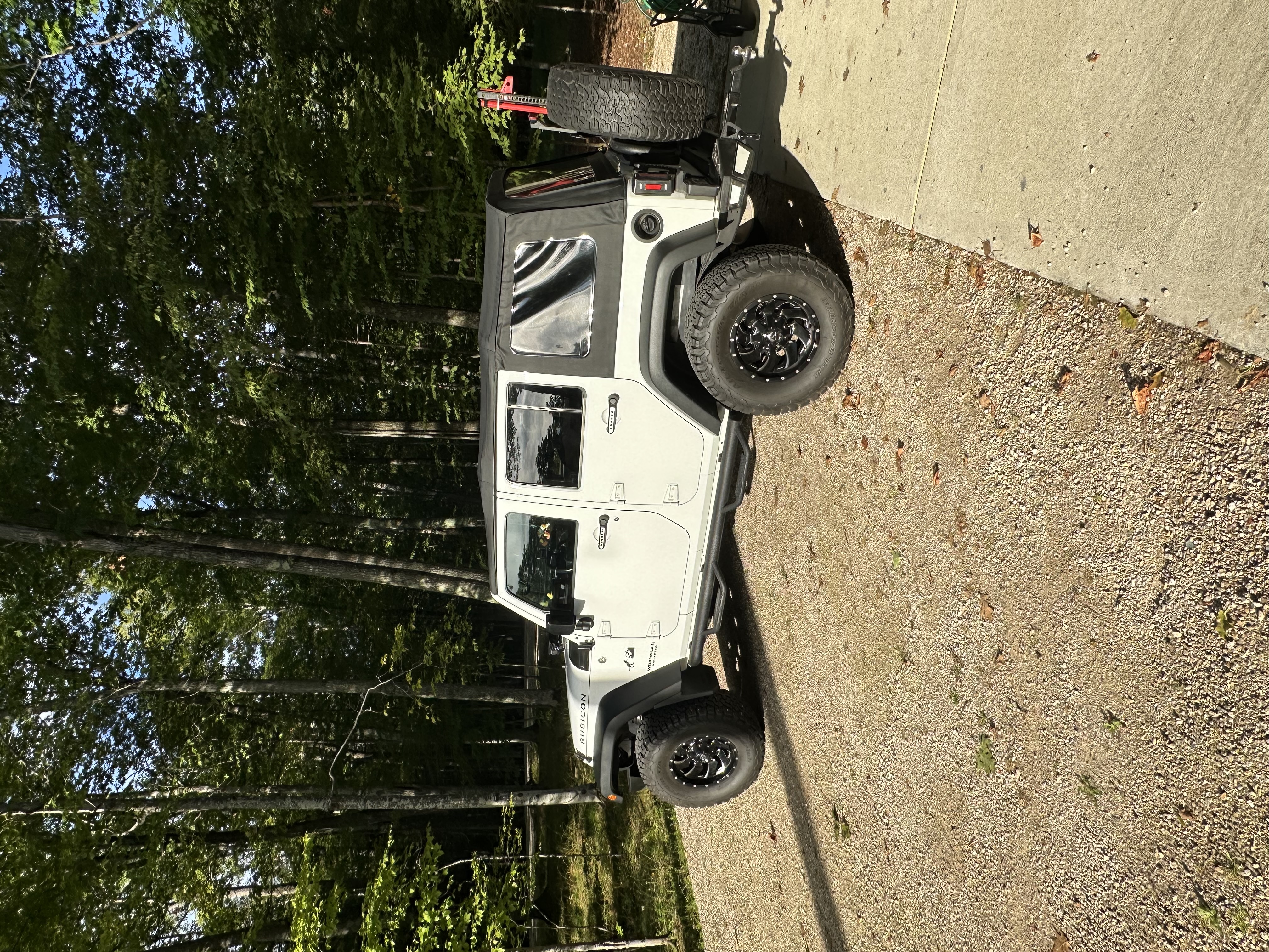 Used 2016 Jeep Wrangler Unlimited Rubicon w/ Max Tow Package AWD/4WD image 4