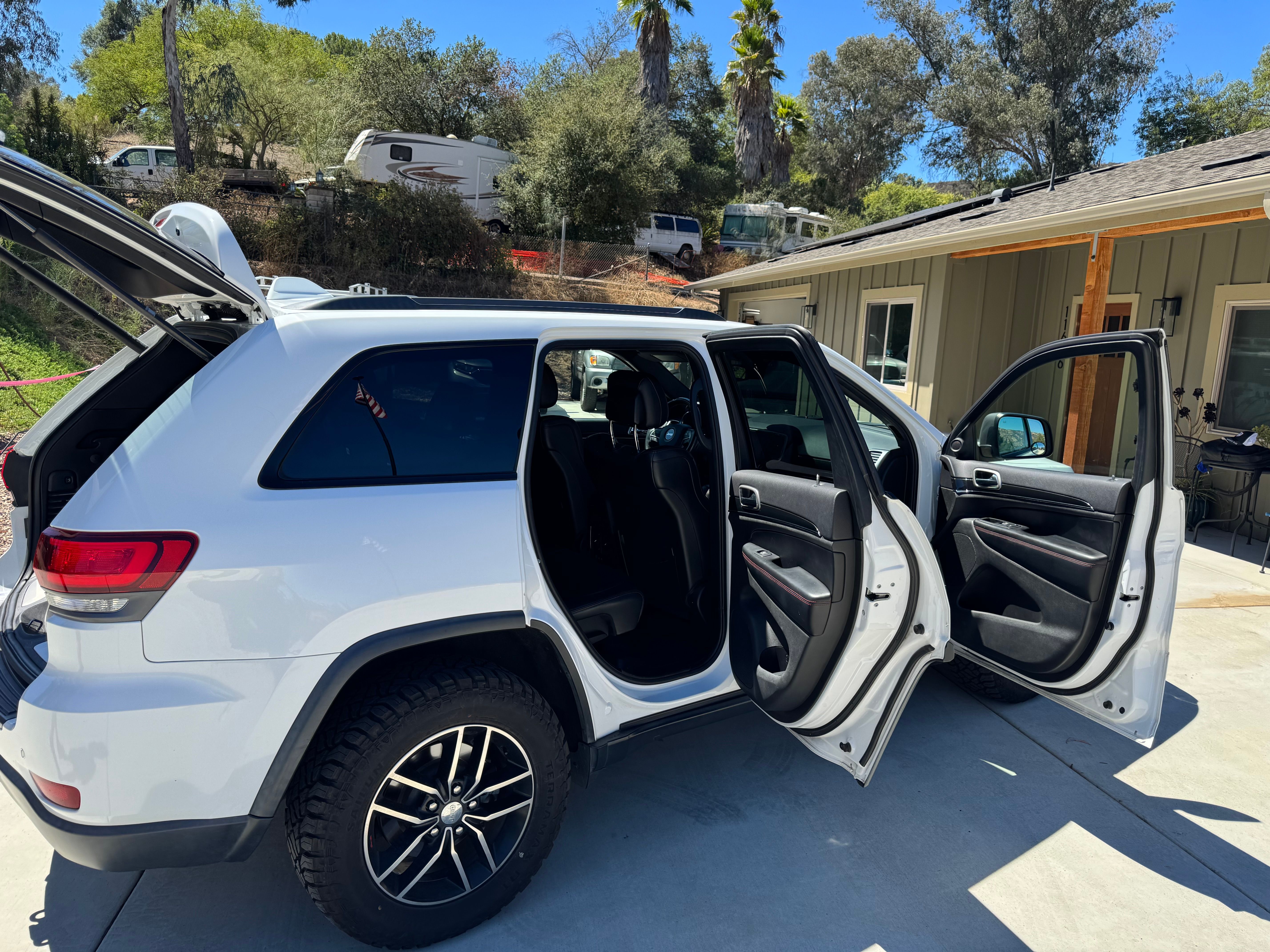 Used 2017 Jeep Grand Cherokee Trailhawk AWD/4WD image 17