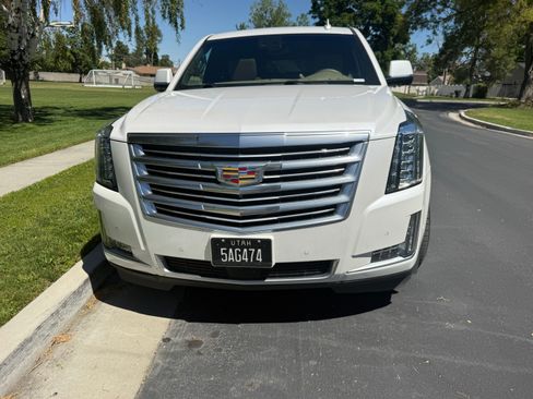 Used 2018 Cadillac Escalade Platinum AWD/4WD image 9