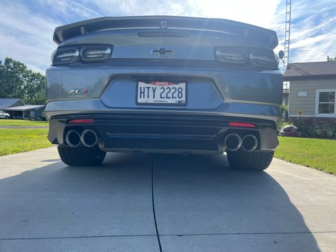 Used 2019 Chevrolet Camaro ZL1 RWD image 5