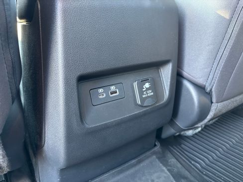 Used 2024 Nissan Frontier SV w/ SV Convenience Package image 17