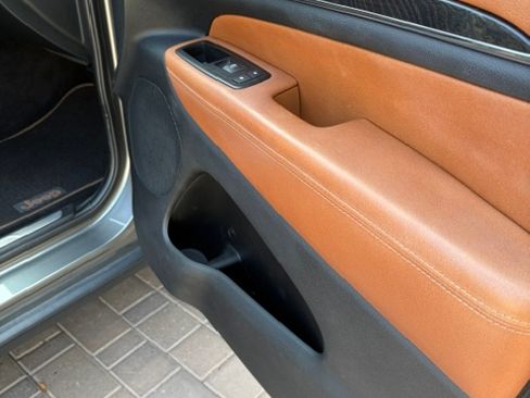 Used 2011 Jeep Grand Cherokee Overland Summit image 5