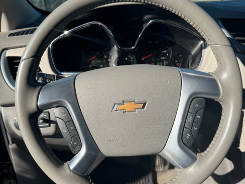 Used 2017 Chevrolet Traverse LT image 12