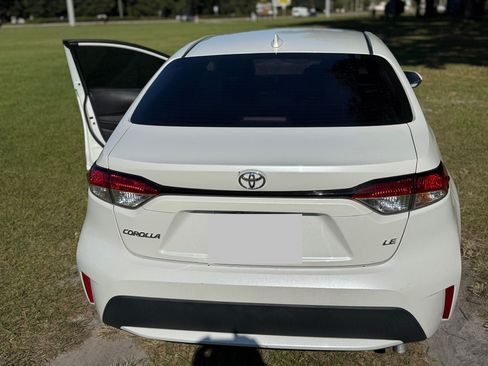Used 2020 Toyota Corolla LE image 2