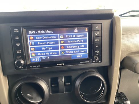 Used 2010 Jeep Wrangler Rubicon w/ PWR Convenience Group AWD/4WD image 13