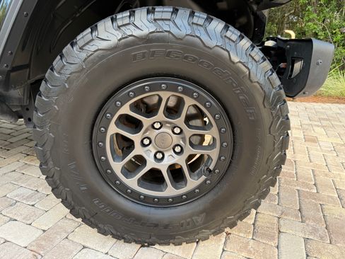 Used 2022 Jeep Wrangler Unlimited Rubicon w/ Xtreme Recon 35" Tire Package AWD/4WD image 19
