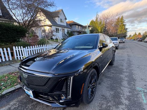 Used 2024 Cadillac Lyriq Luxury image 6