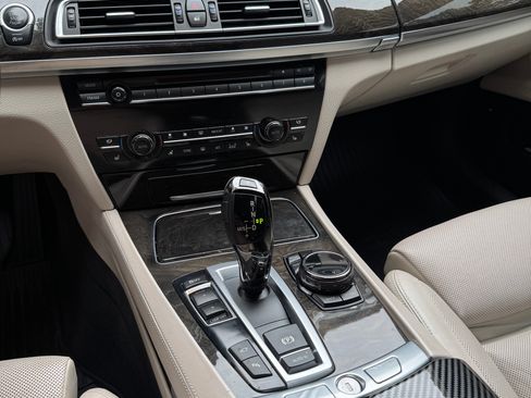 Used 2015 BMW 750i RWD image 17