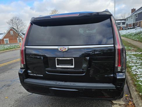 Used 2016 Cadillac Escalade ESV Platinum image 19