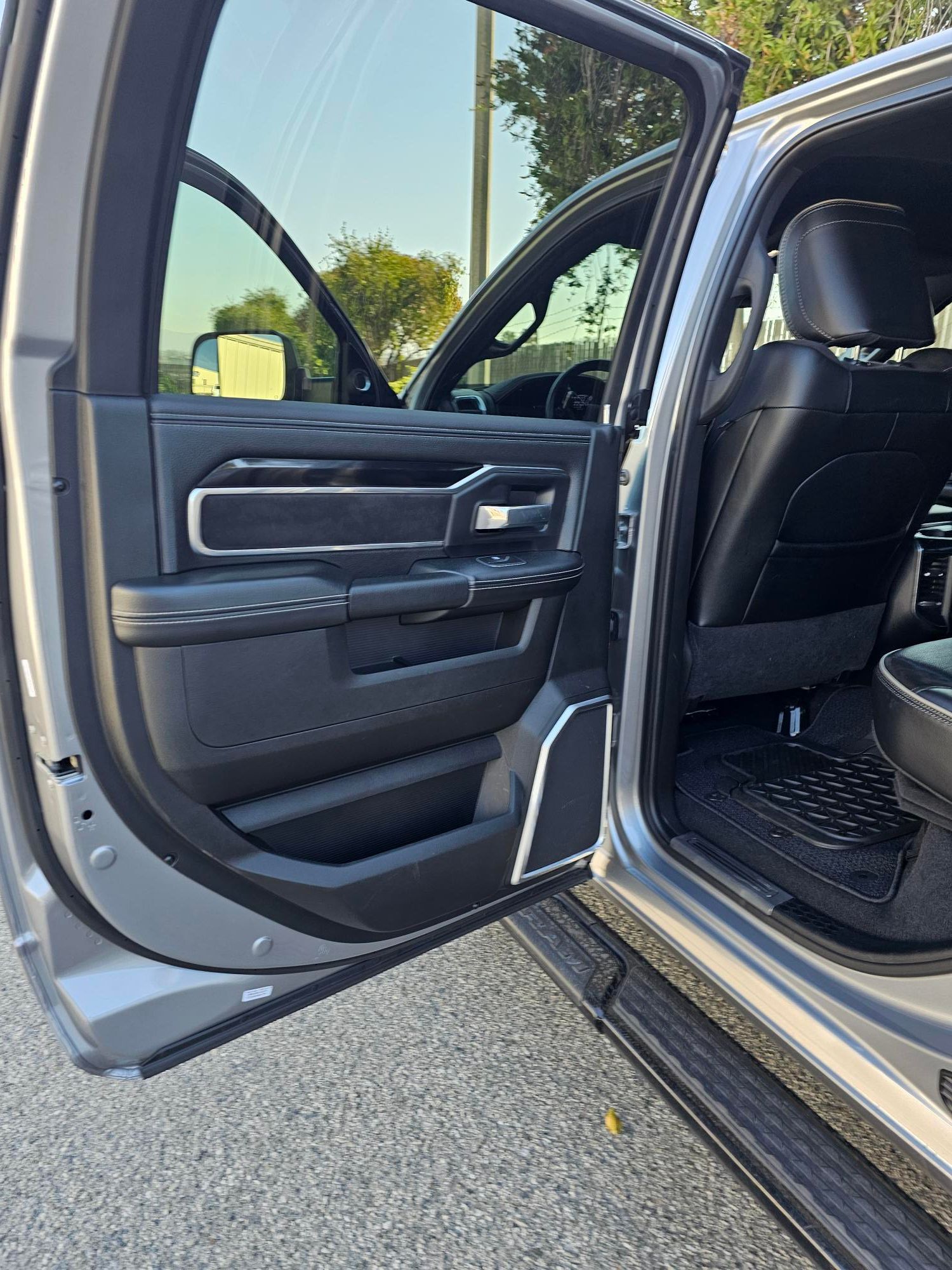 Used 2022 RAM 3500 Laramie AWD/4WD image 14