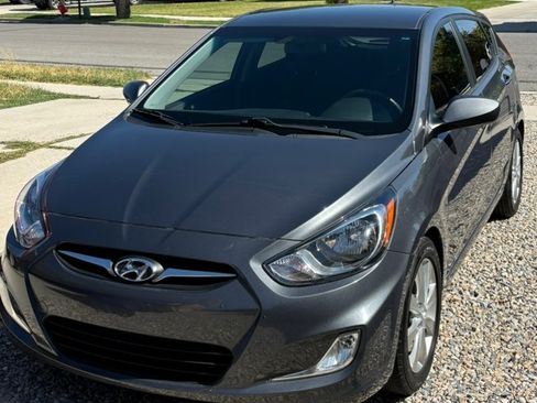 Used 2012 Hyundai Accent SE image 1