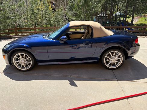 Used 2011 MAZDA MX-5 Miata Grand Touring w/ Premium Pkg RWD image 2