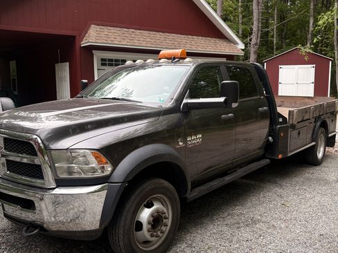 Used 2016 RAM 5500 SLT w/ Quick Order Package 29G SLT AWD/4WD image 1