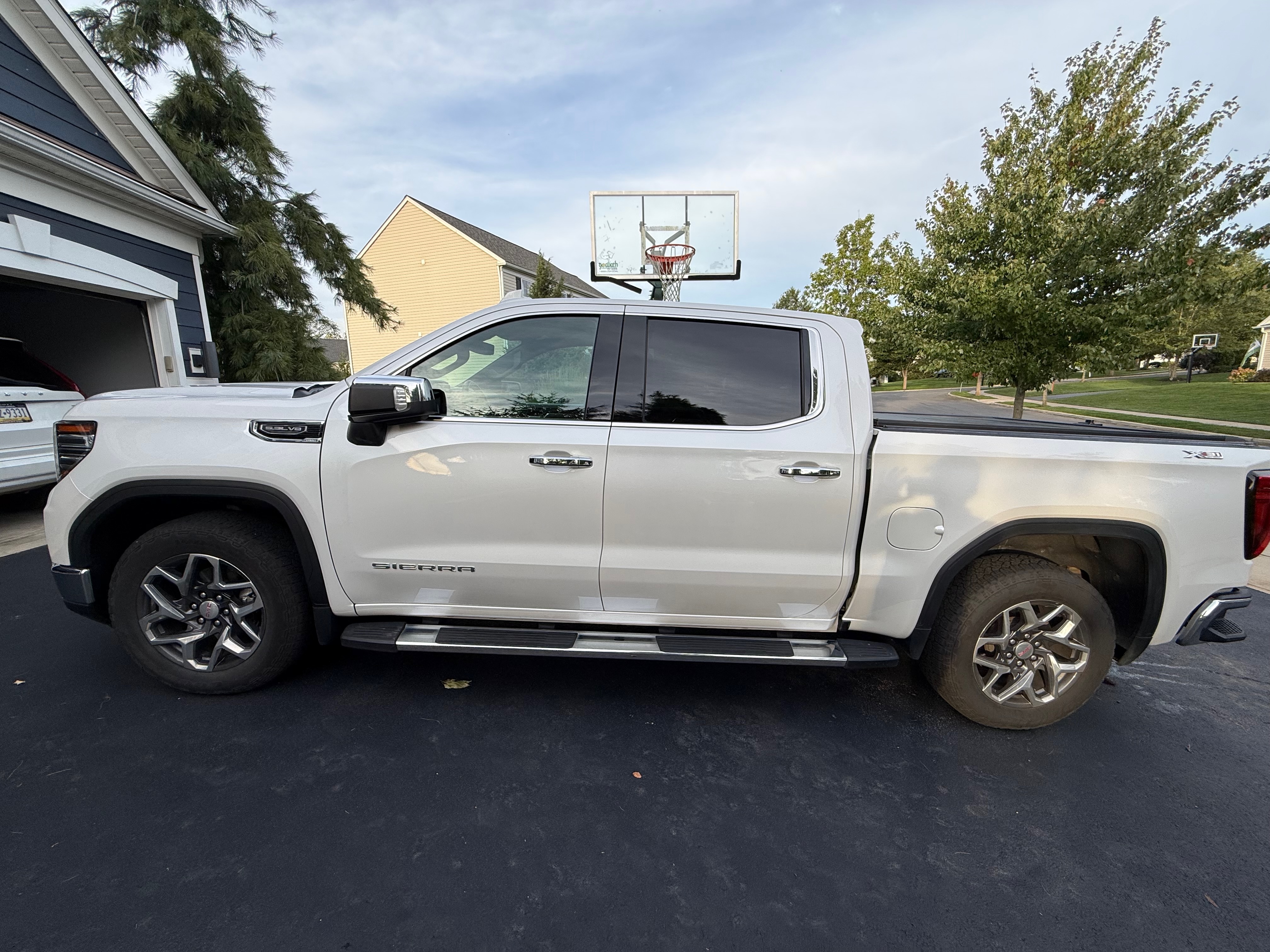 Used 2022 GMC Sierra 1500 SLT w/ SLT Premium Plus Package AWD/4WD image 5